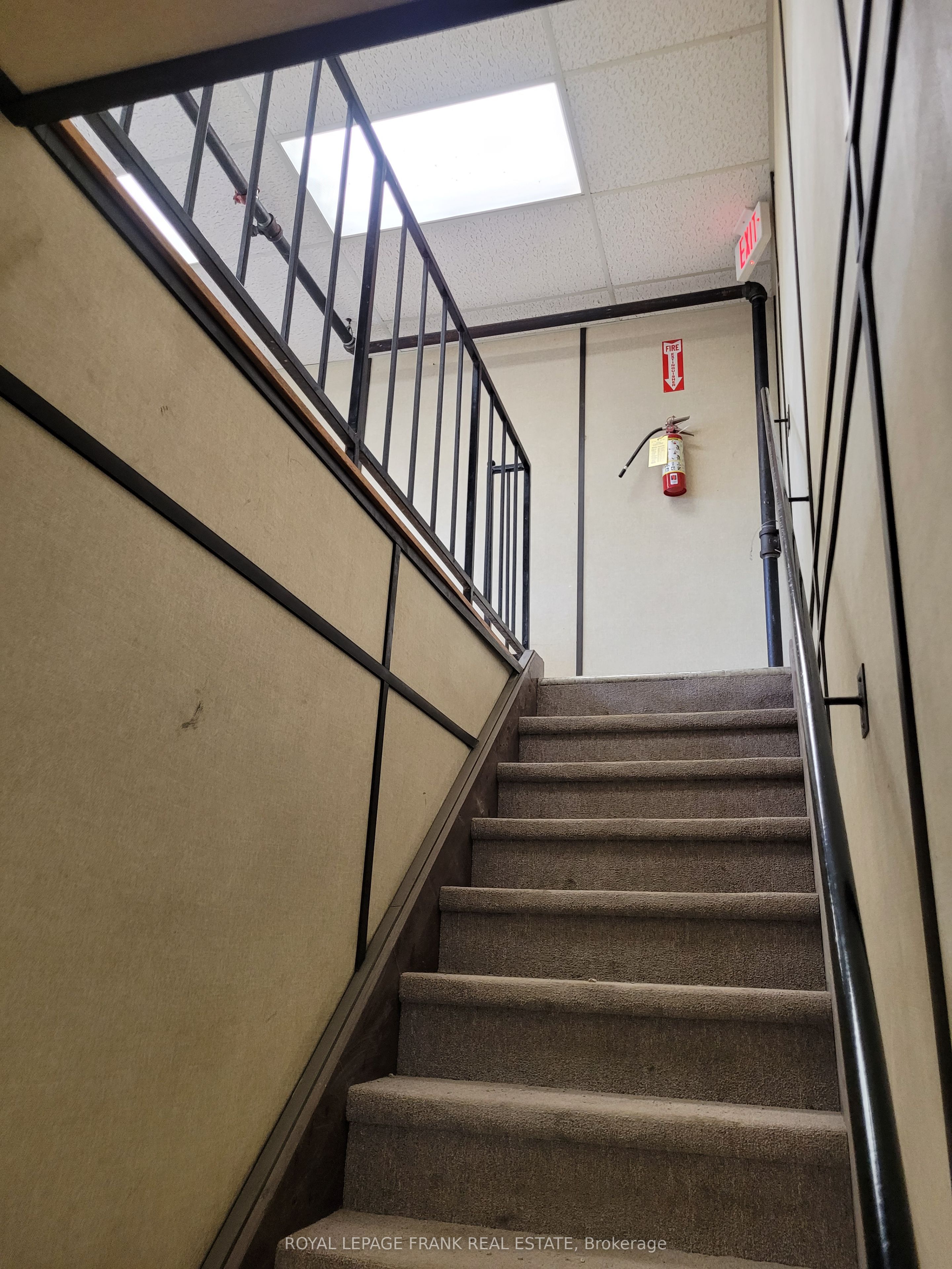 #f2 - 240 Simpson Avenue Property Photo 7