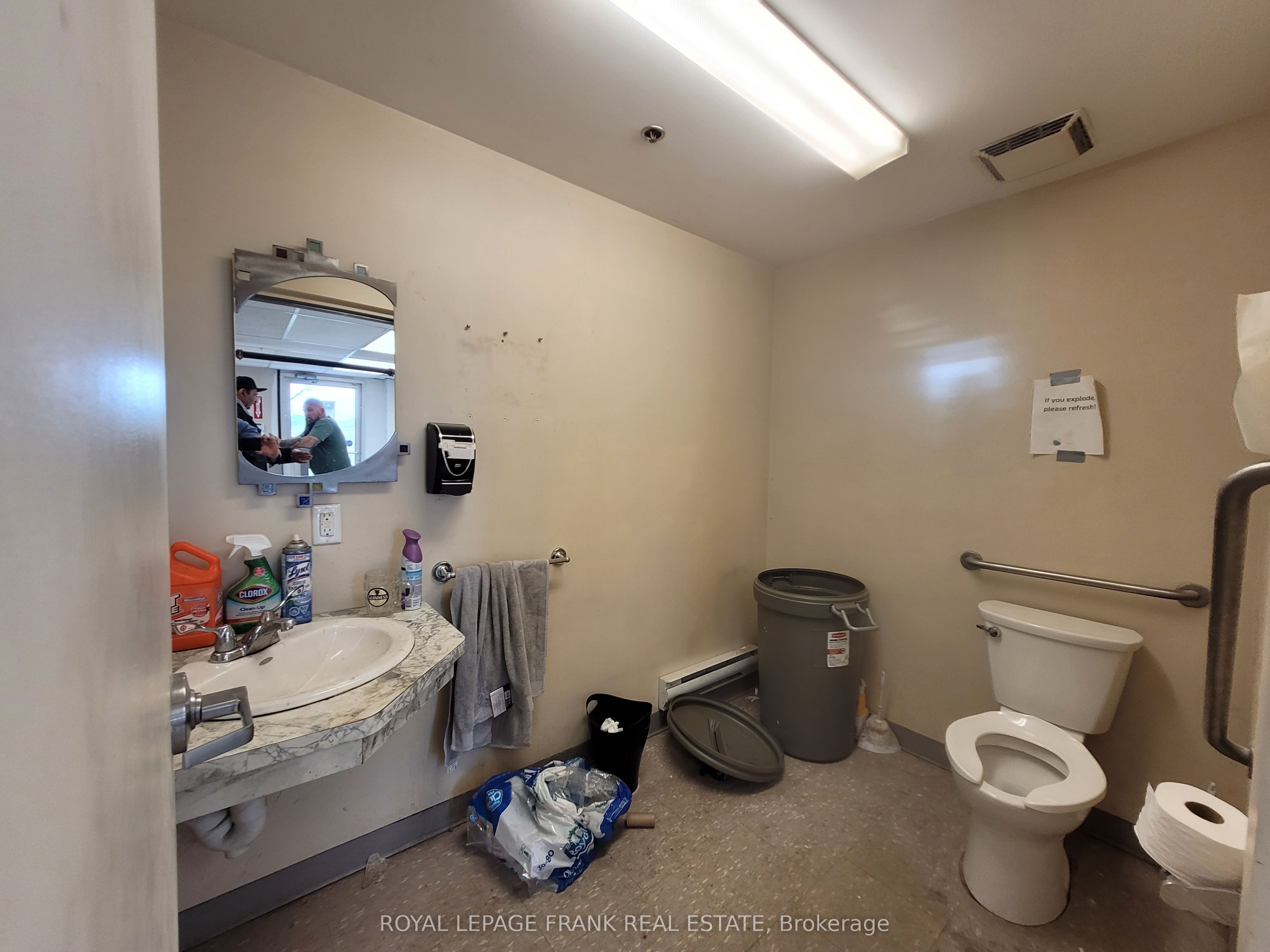 #f2 - 240 Simpson Avenue Property Photo 8