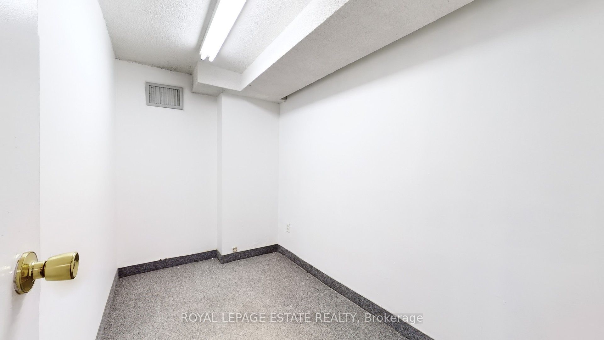 #b101 - 2558 Danforth Avenue Property Photo 4