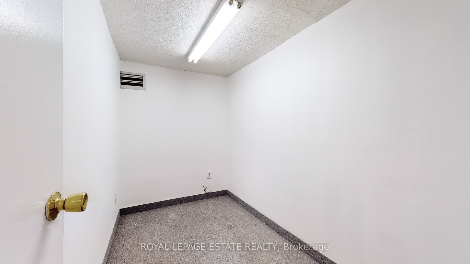 #b101 - 2558 Danforth Avenue Property Photo 5