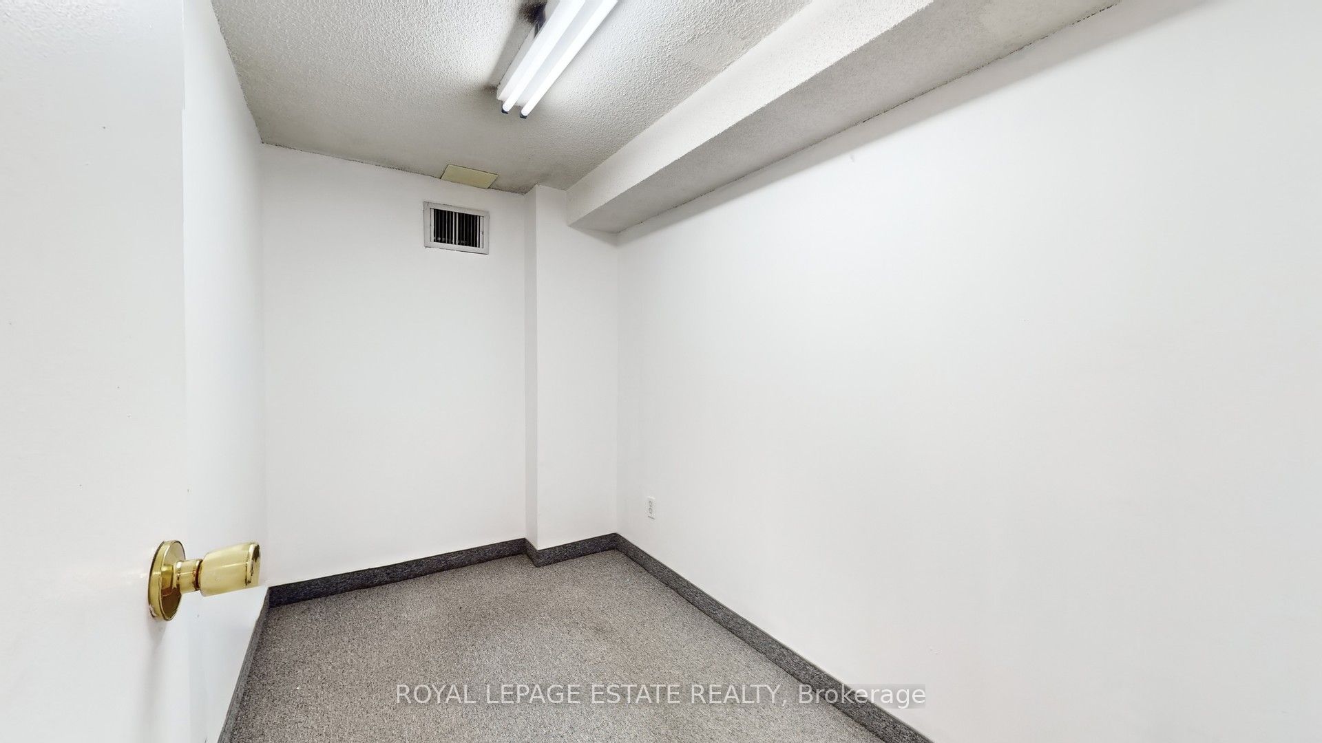 #b101 - 2558 Danforth Avenue Property Photo 6
