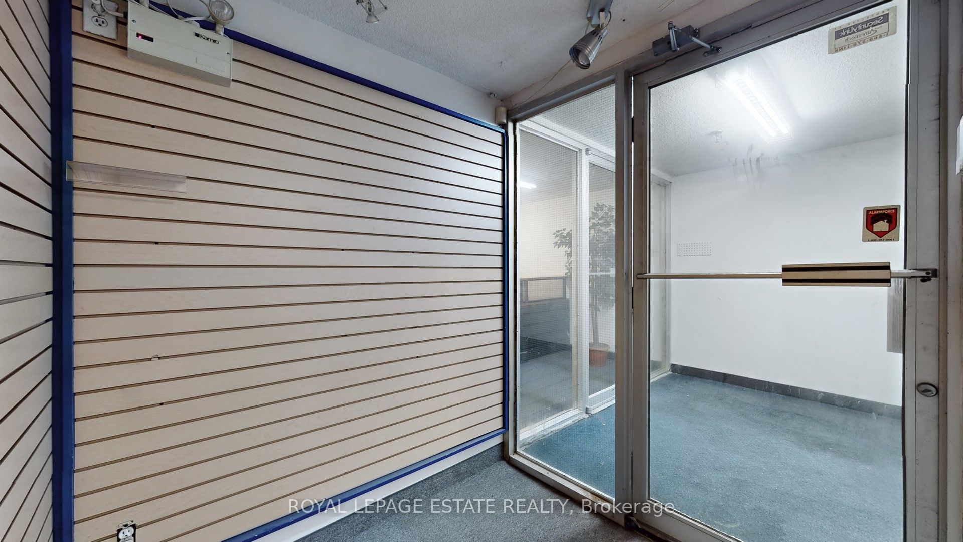 #b101 - 2558 Danforth Avenue Property Photo 11