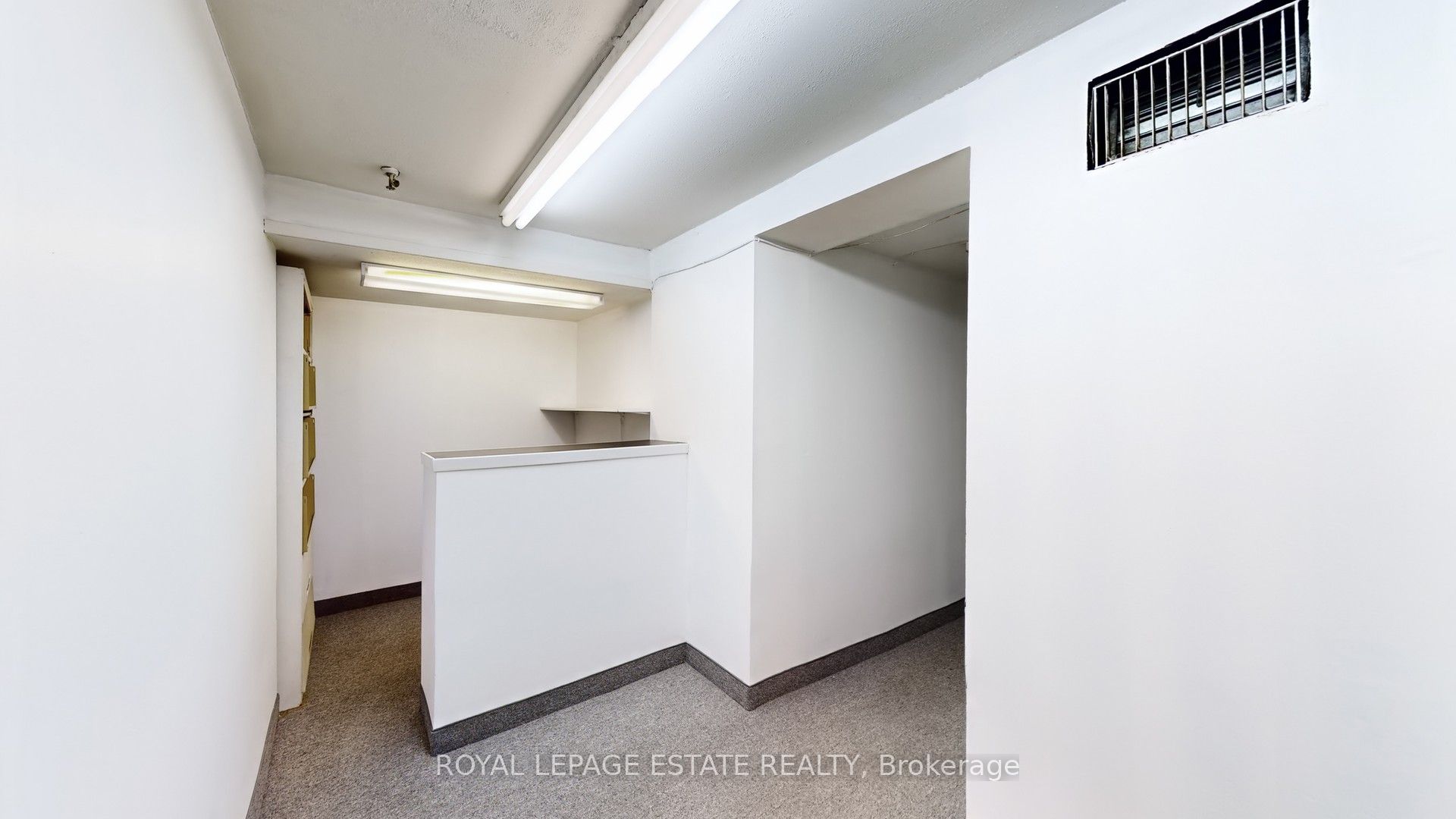 #b101 - 2558 Danforth Avenue Property Photo 14