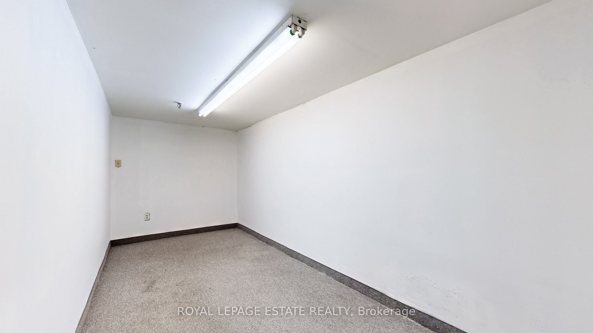 #b101 - 2558 Danforth Avenue Property Photo 16