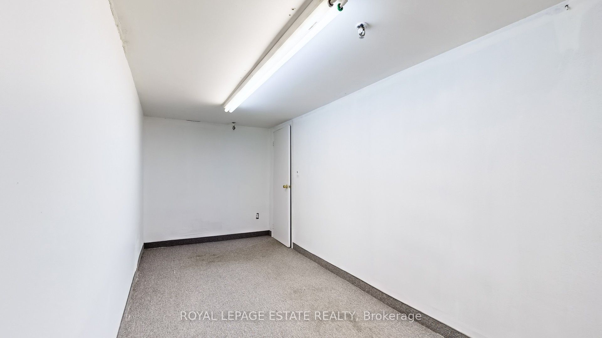 #b101 - 2558 Danforth Avenue Property Photo 18