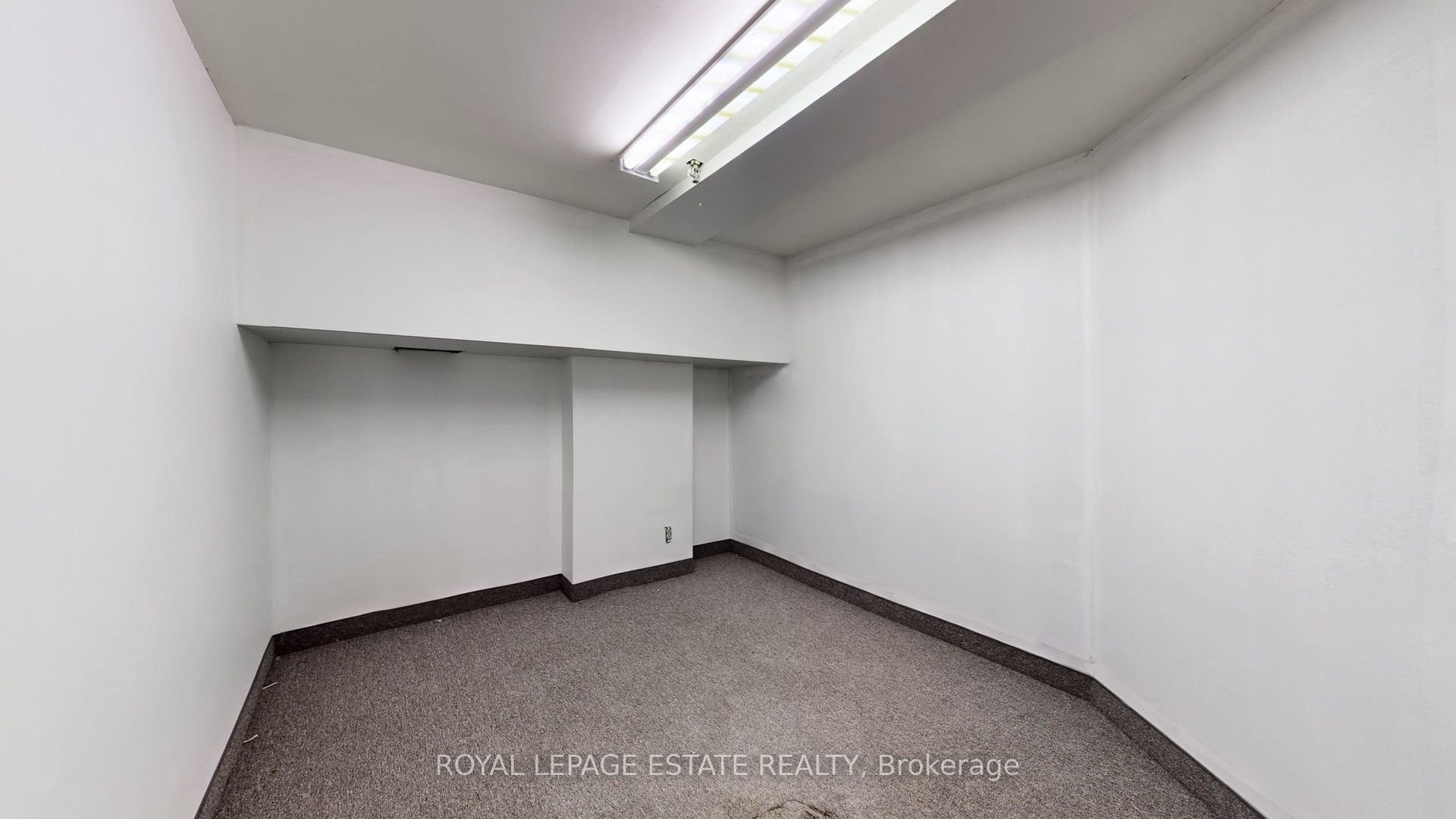 #b101 - 2558 Danforth Avenue Property Photo 19