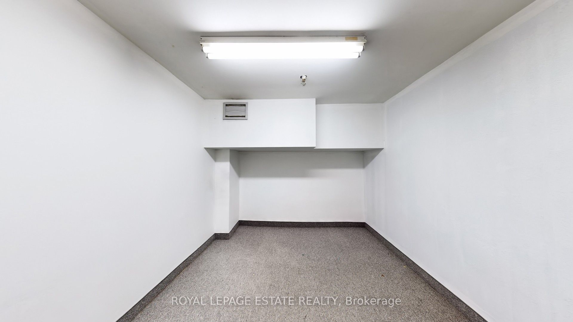 #b101 - 2558 Danforth Avenue Property Photo 22