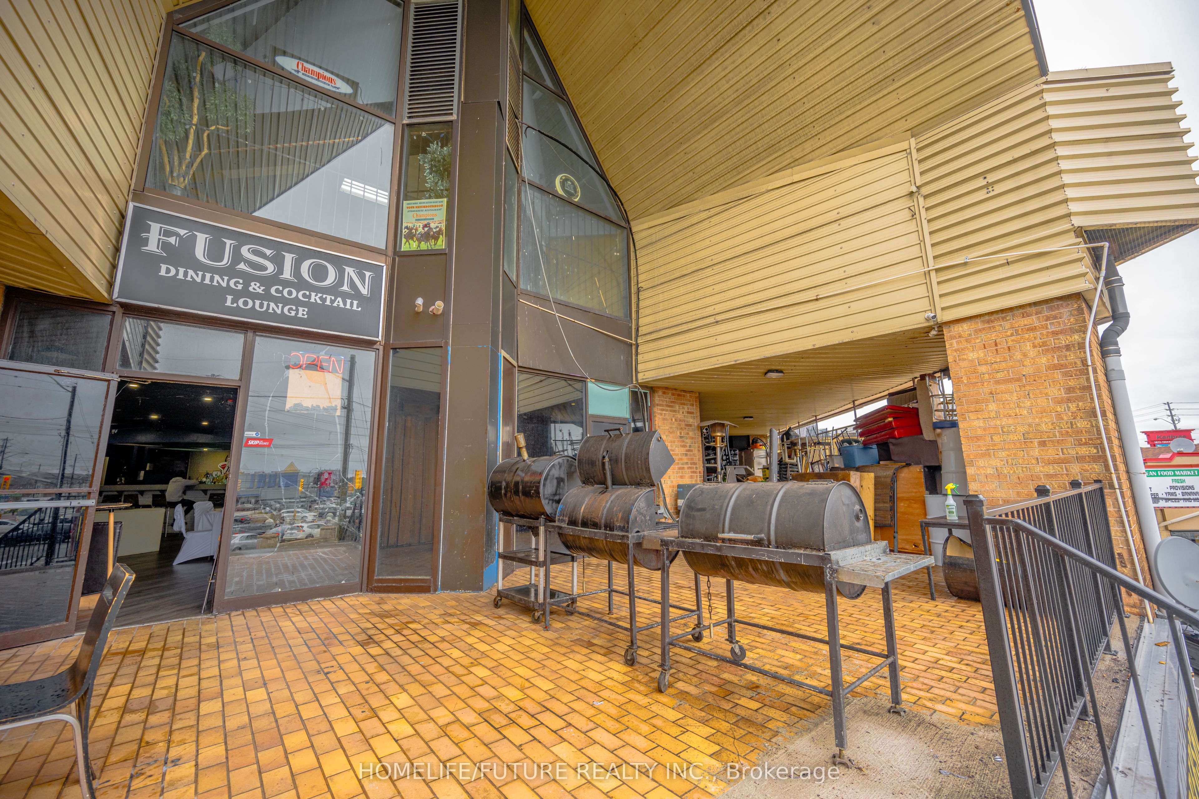 #202/203 - 880 Ellesmere Road Property Photo 2