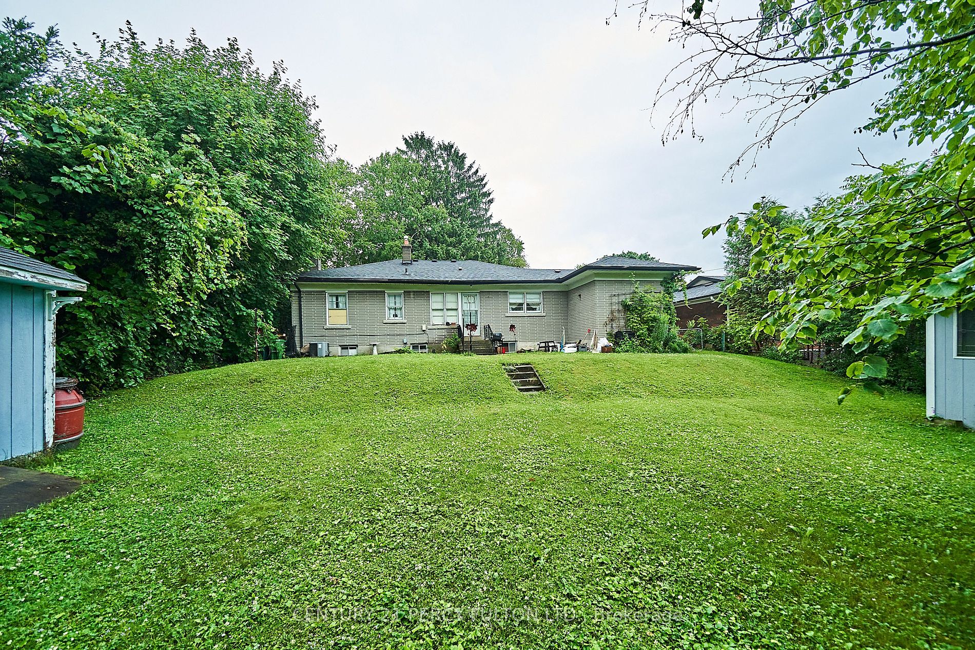 8 Scarborough Golf Club Rd Property Photo 2