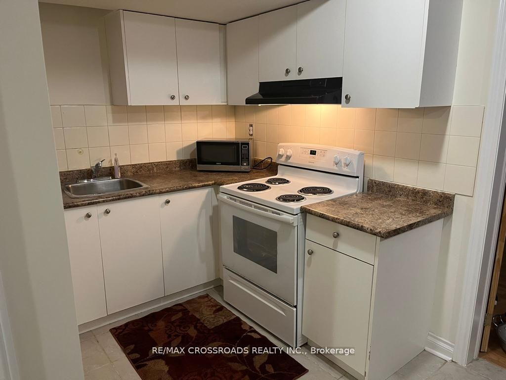 27 Bobolink Ave Property Photo 2
