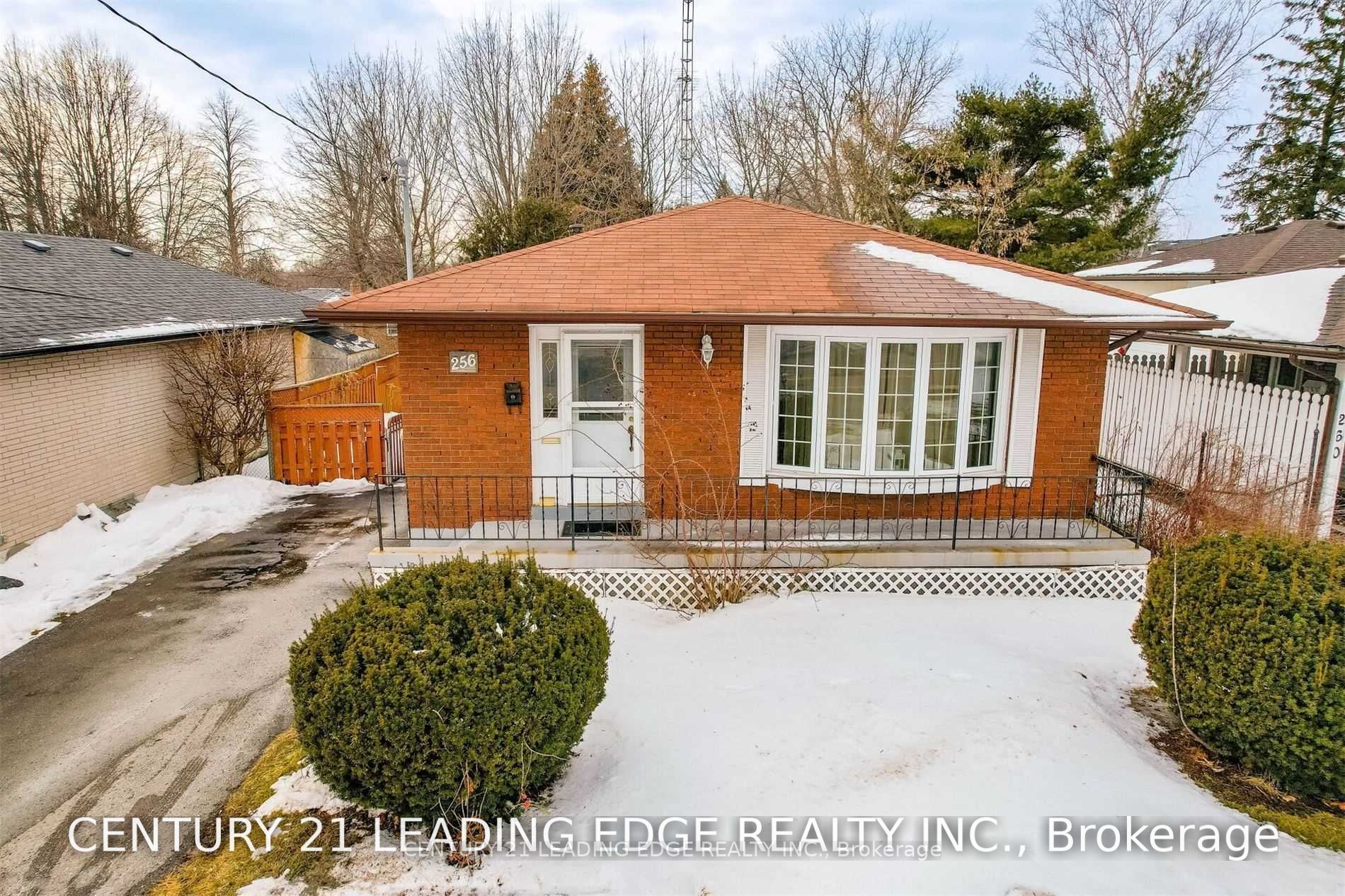 256 Harmony Rd N Property Photo 6