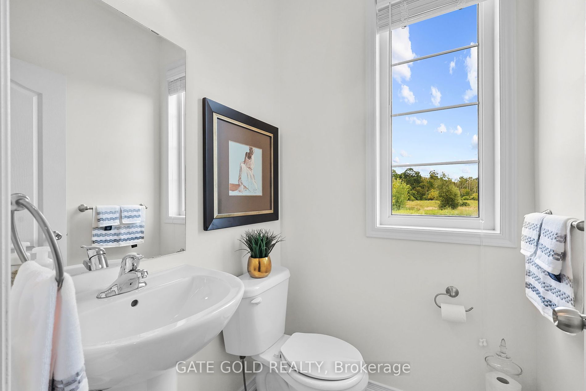 2560 Bandsman Cres Property Photo 7