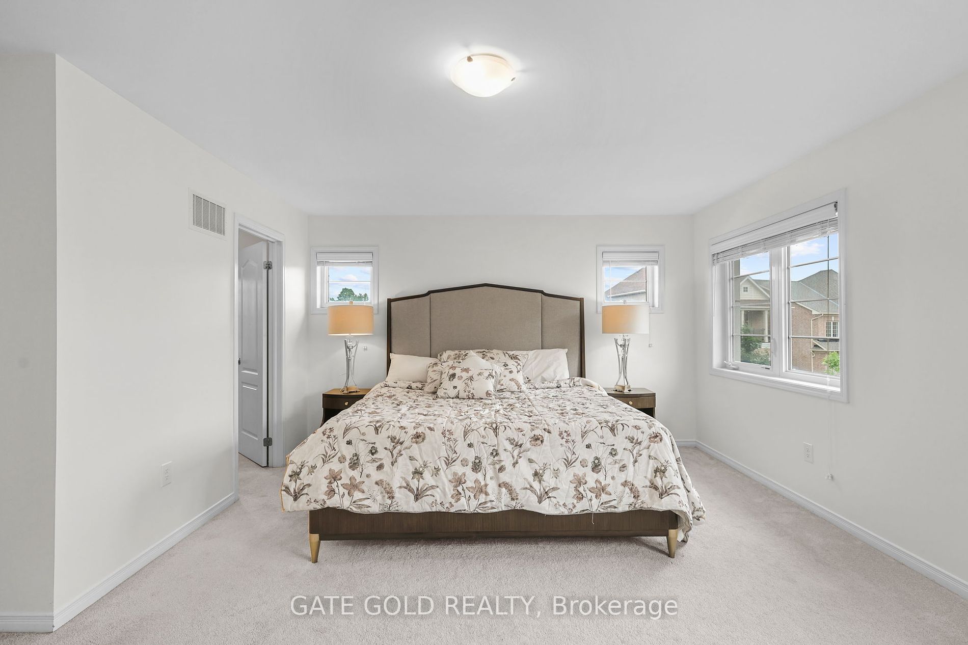2560 Bandsman Cres Property Photo 11
