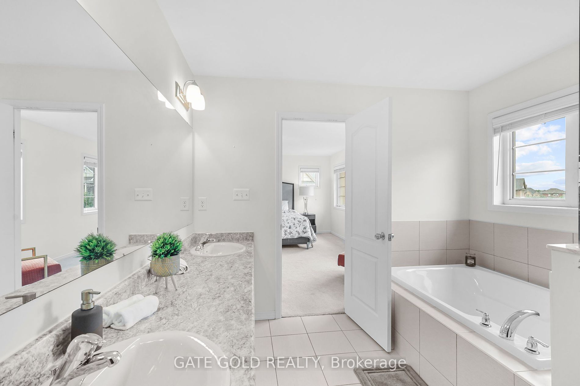 2560 Bandsman Cres Property Photo 16