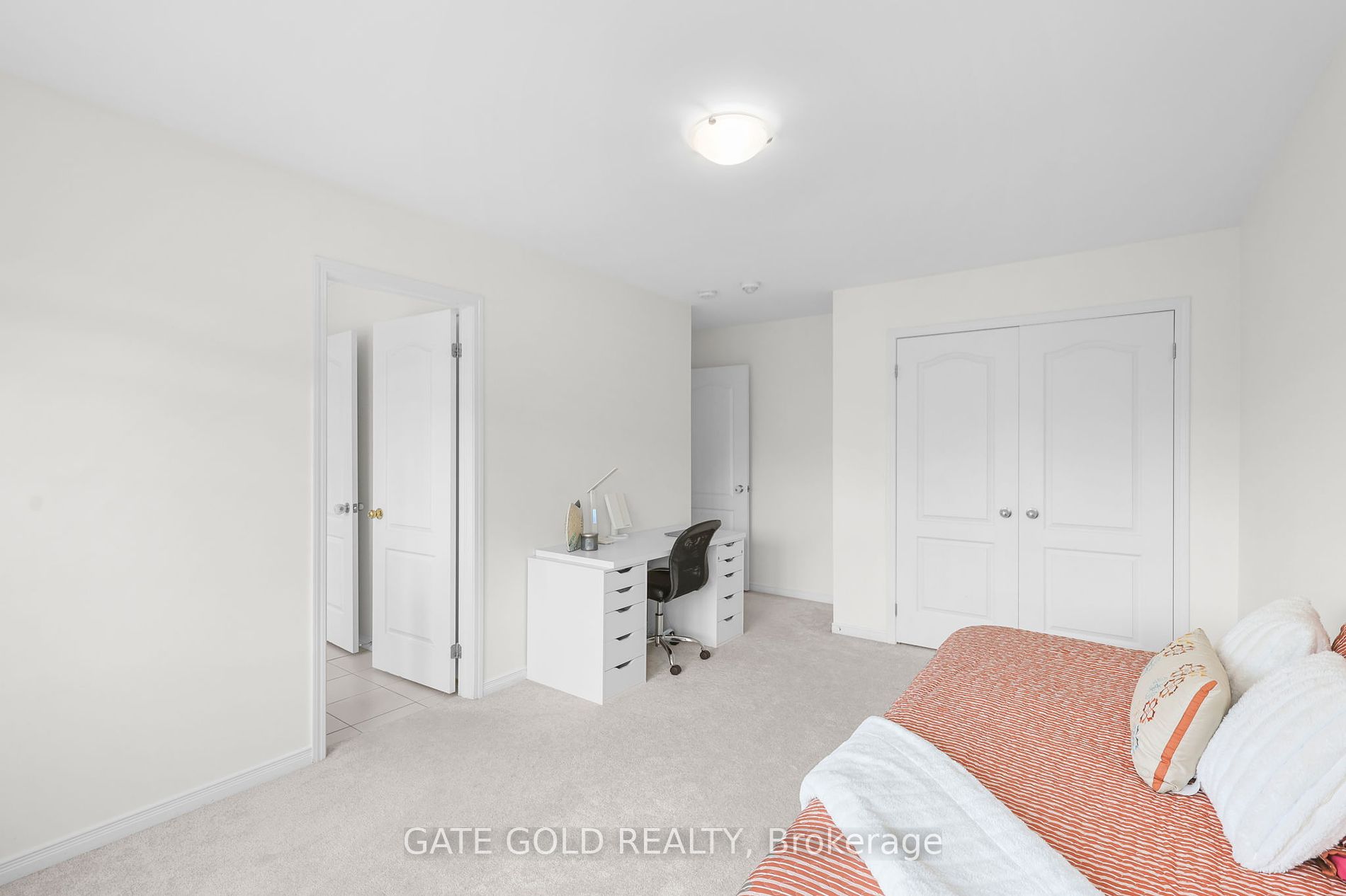 2560 Bandsman Cres Property Photo 19