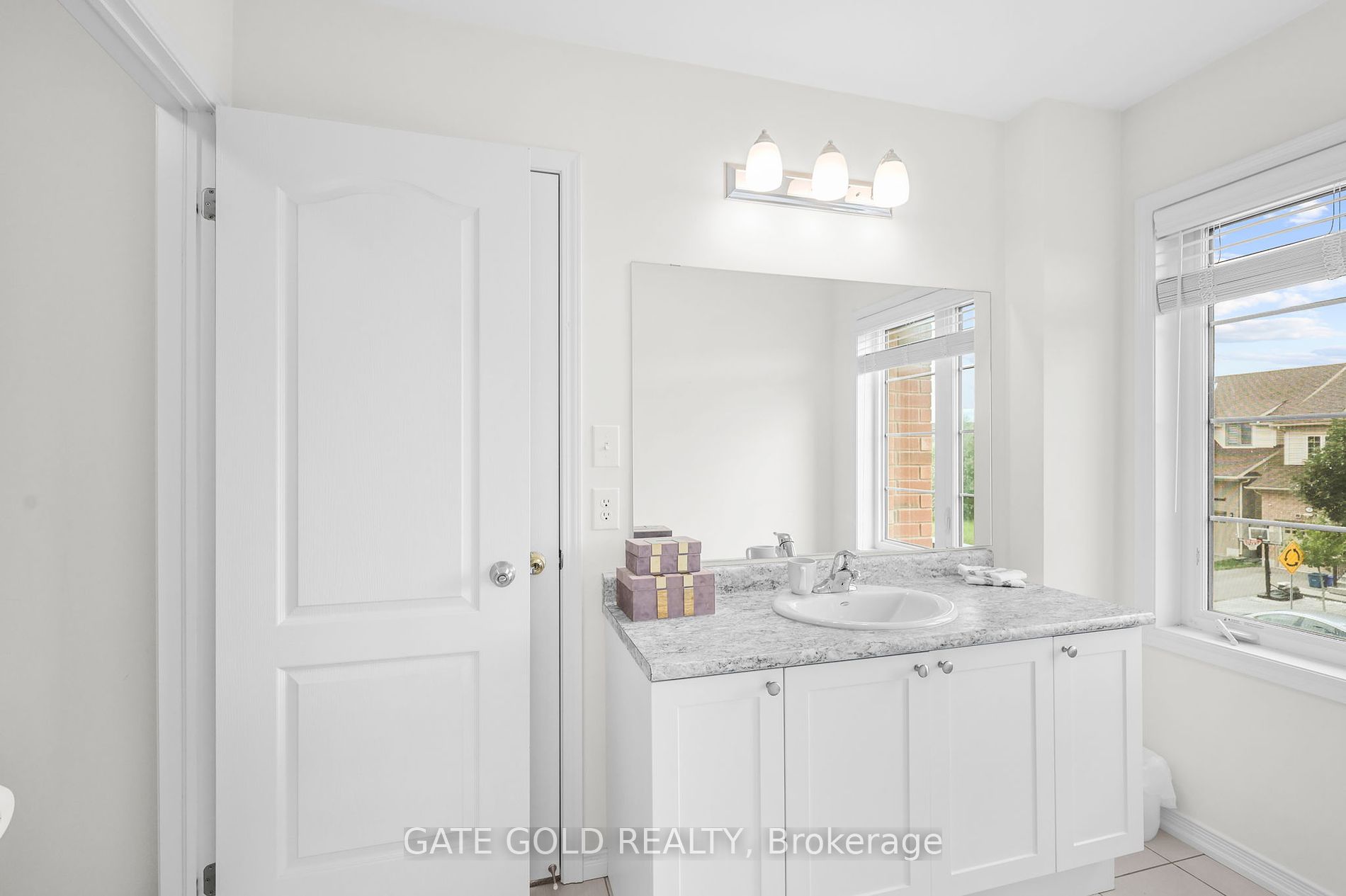 2560 Bandsman Cres Property Photo 24