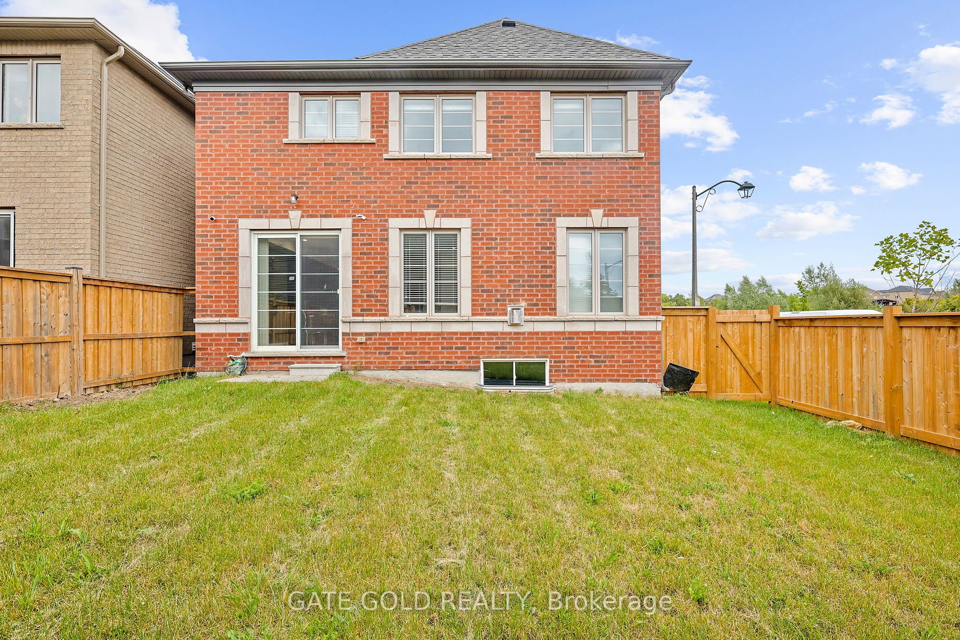 2560 Bandsman Cres Property Photo 26