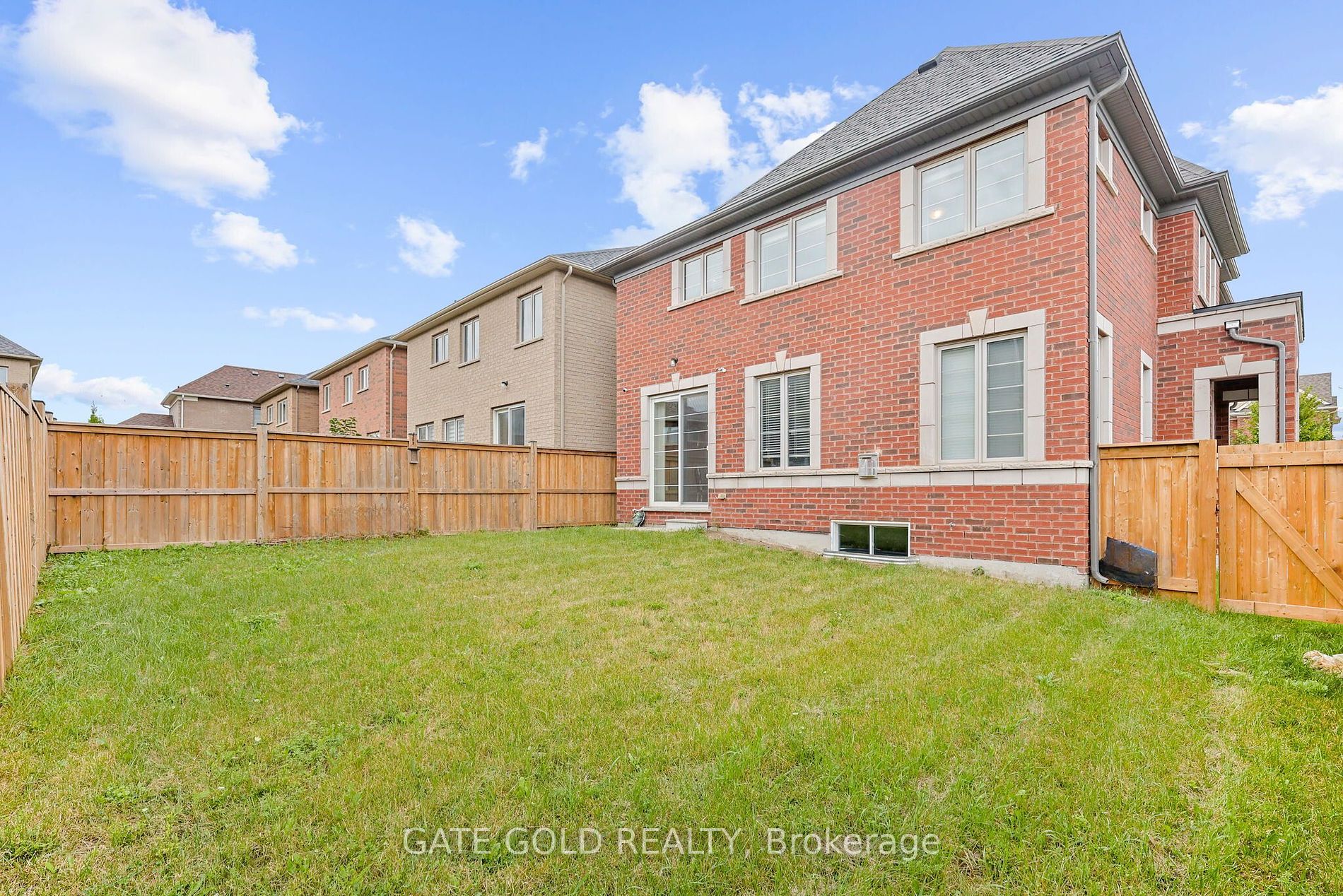 2560 Bandsman Cres Property Photo 27