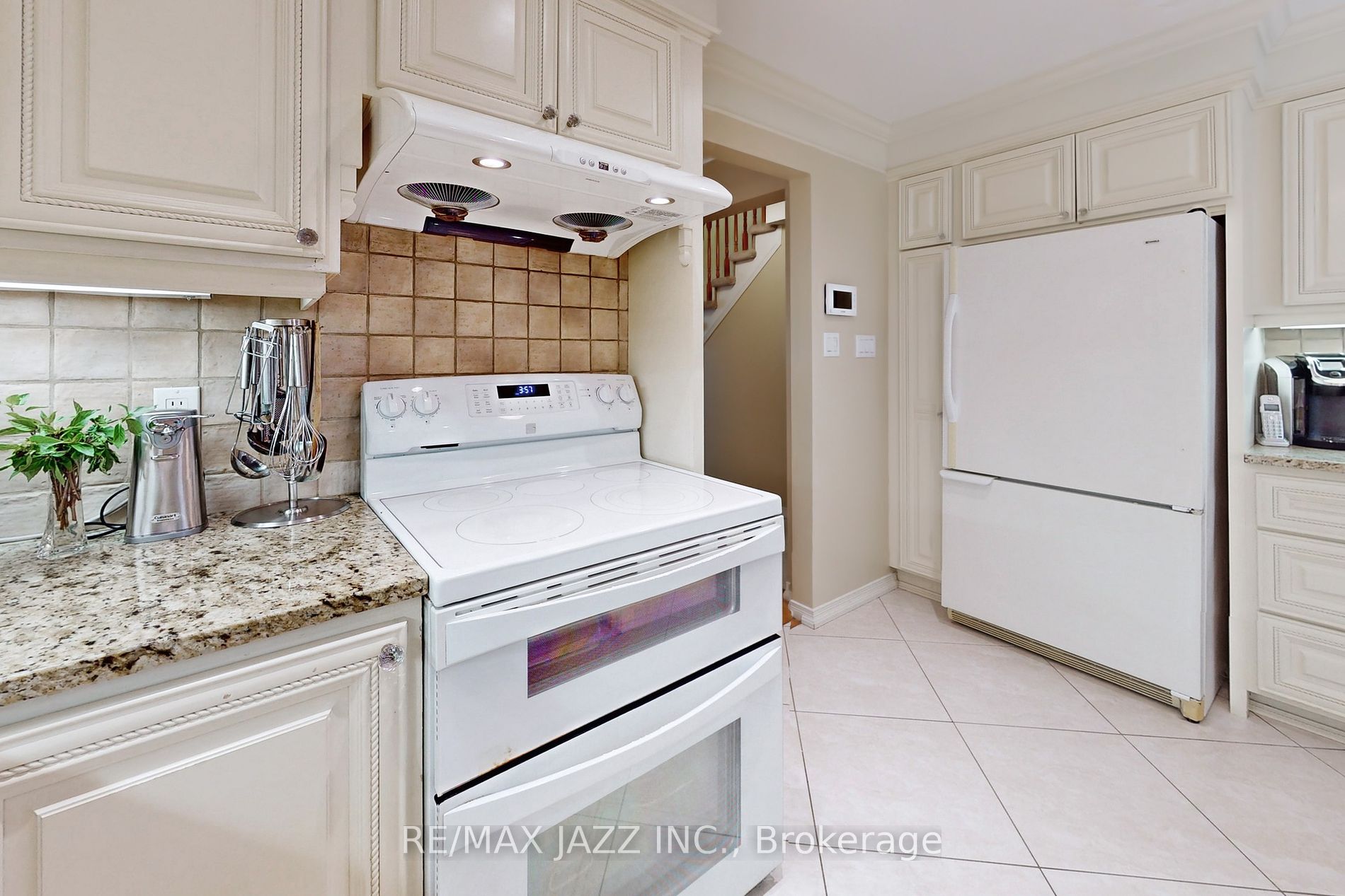 692 Avery Crt Property Photo 2