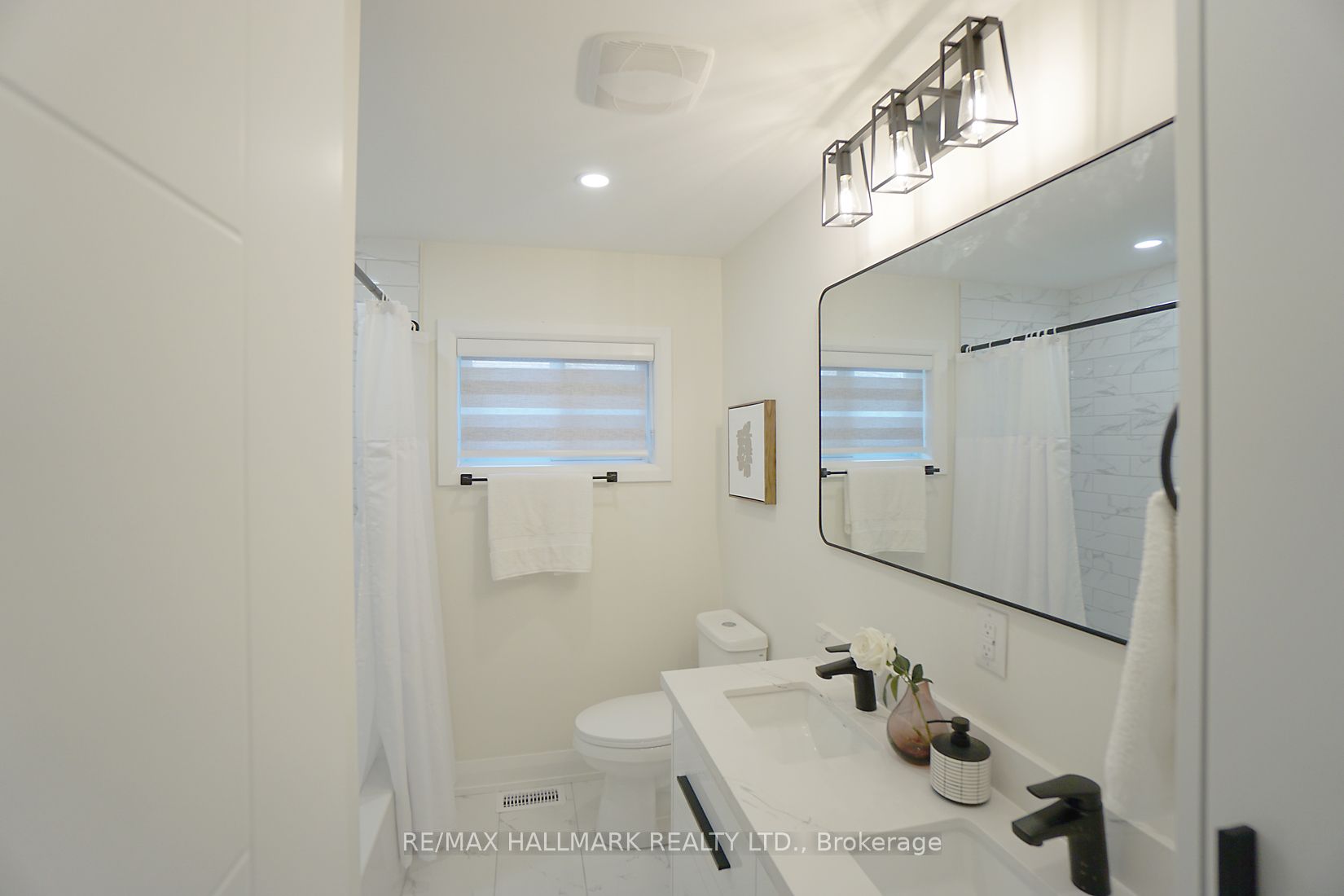 2 Clanwilliam Crt Property Photo 6