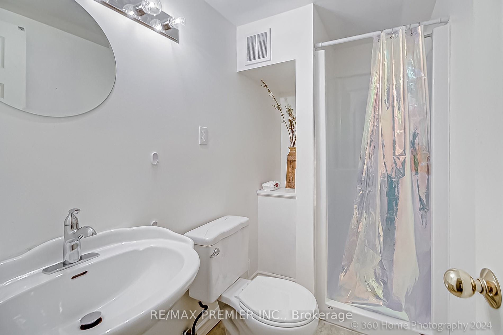 151 Clements Rd E Property Photo 15