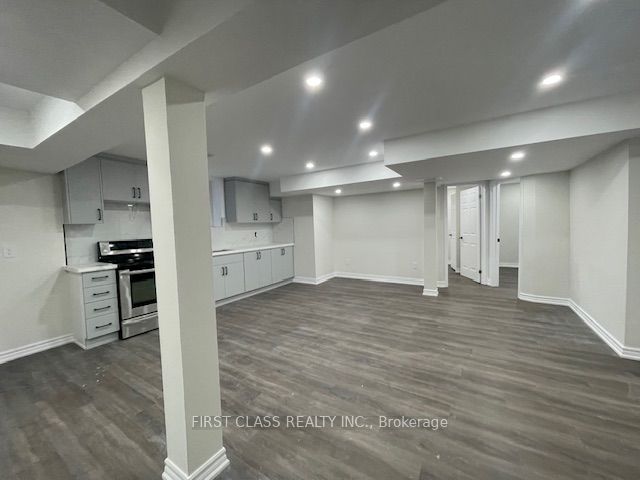 2588 Standardbred Dr Property Photo 6
