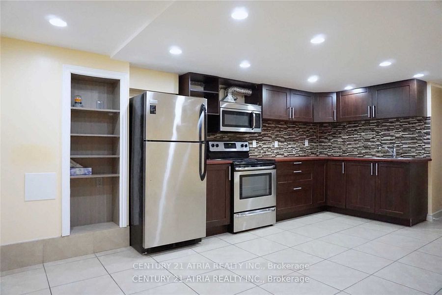 2828 Danforth Ave Property Photo