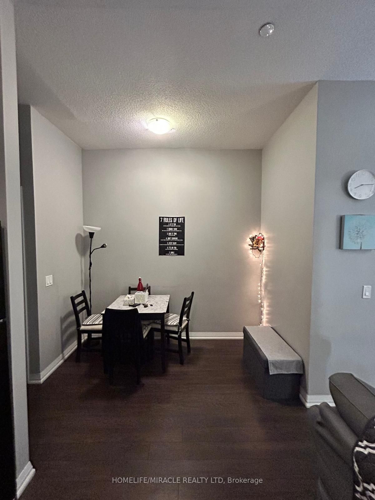 30 Meadowglen Pl 15 Property Photo 2