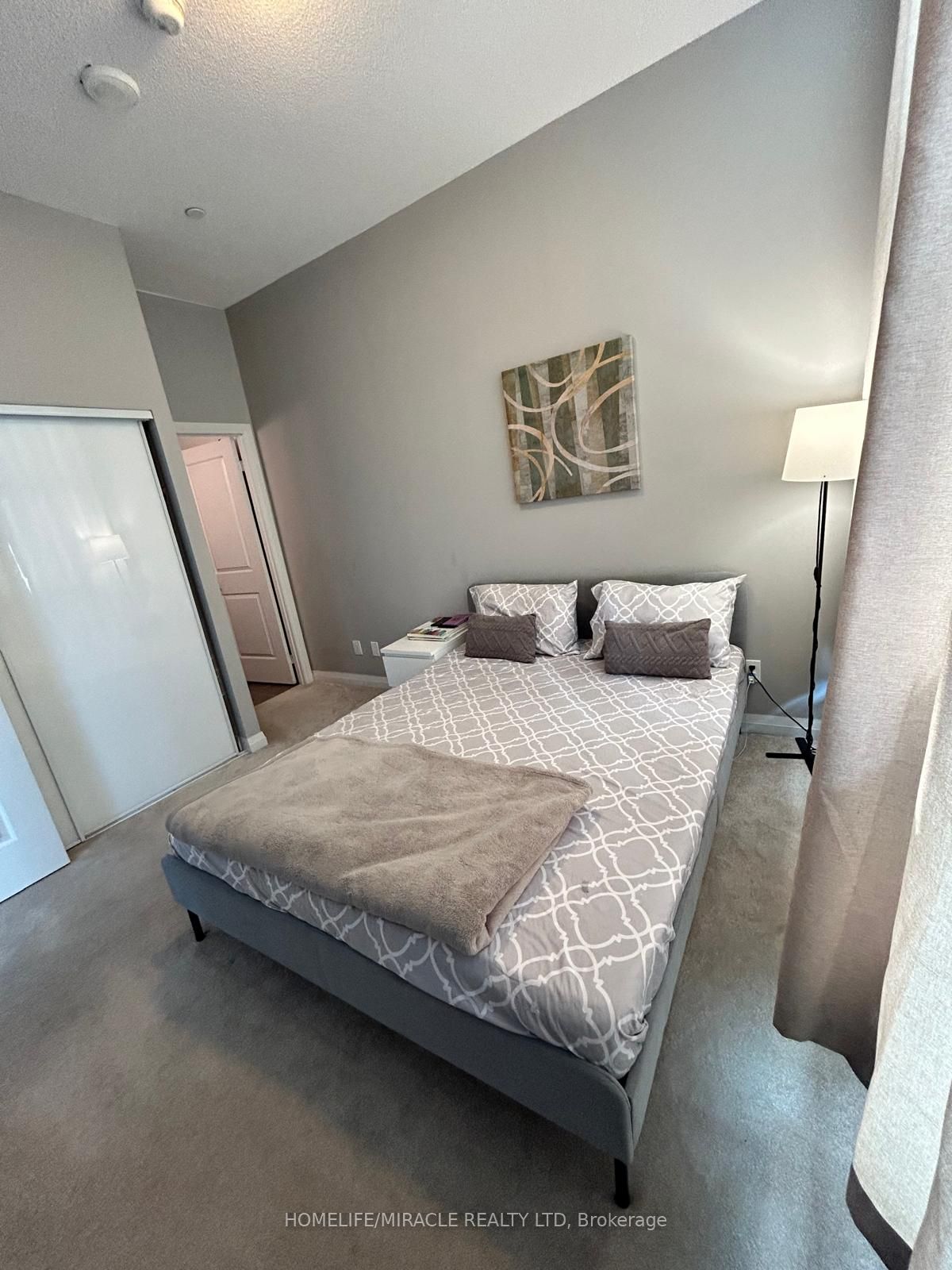 30 Meadowglen Pl 15 Property Photo 5
