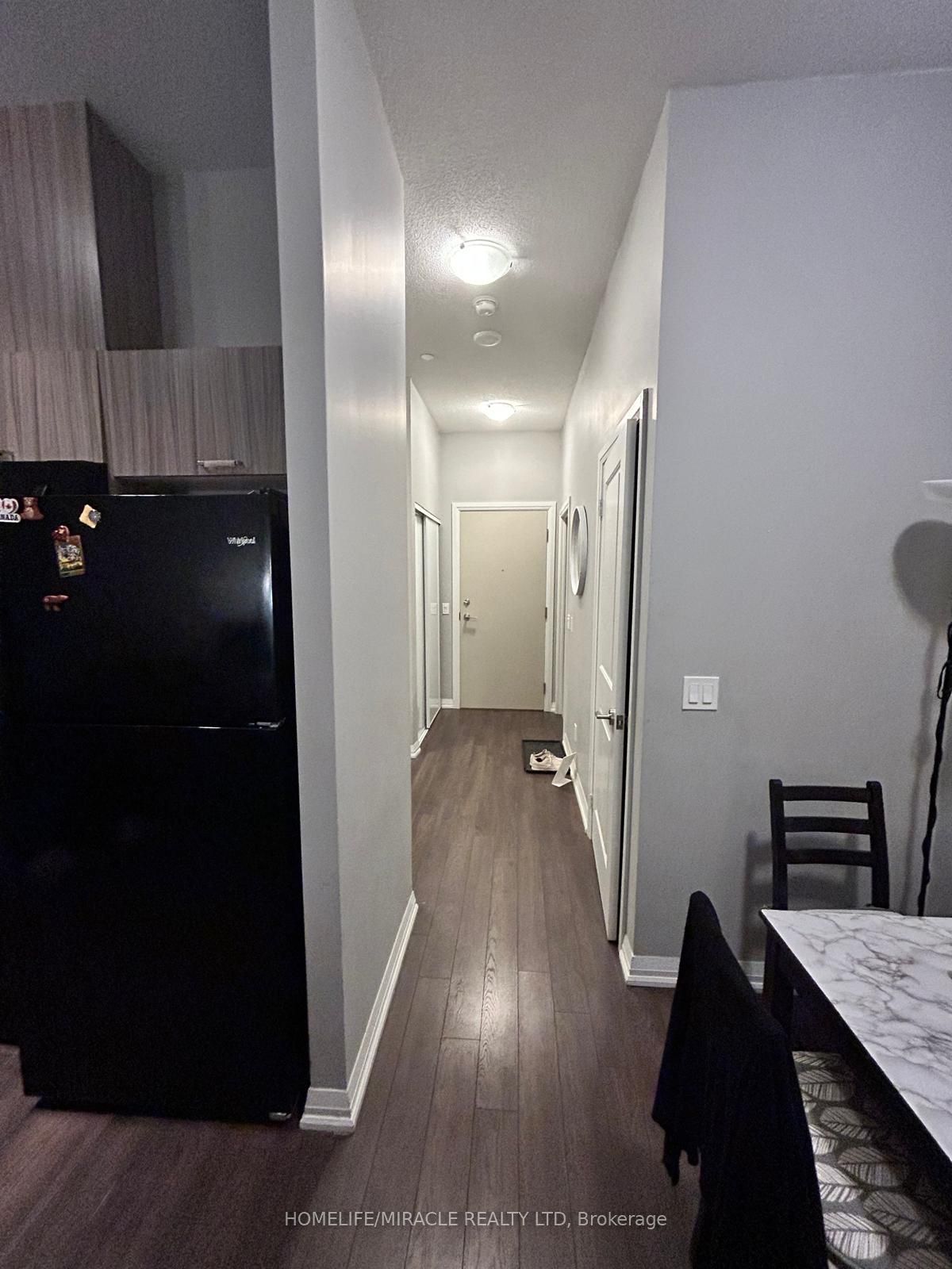 30 Meadowglen Pl 15 Property Photo 16
