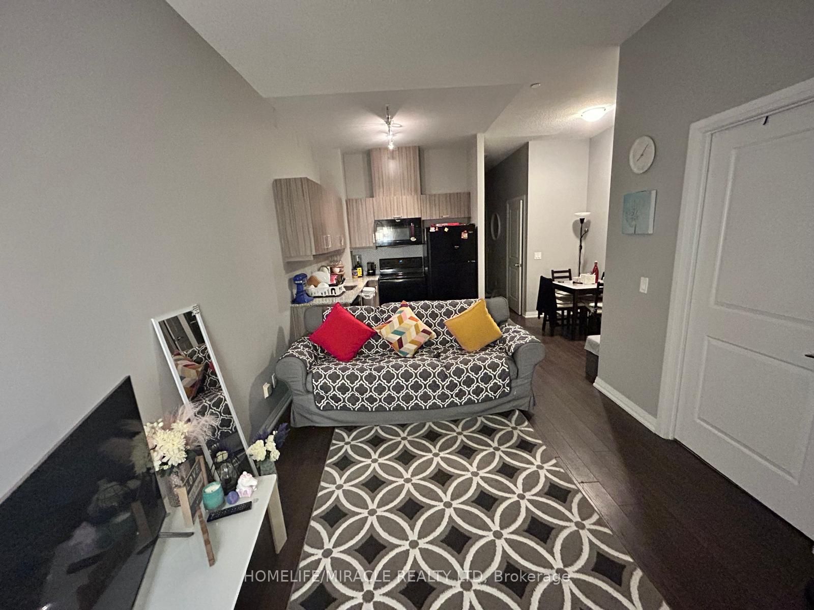 30 Meadowglen Pl 15 Property Photo 17