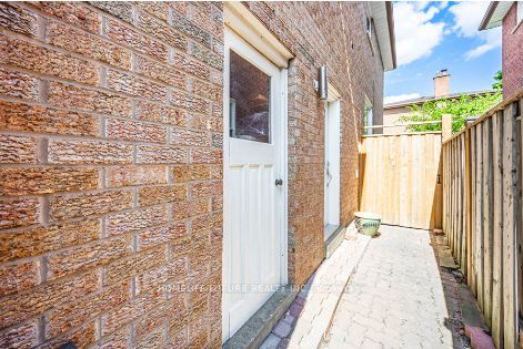 397 Morrish Rd Property Photo 2