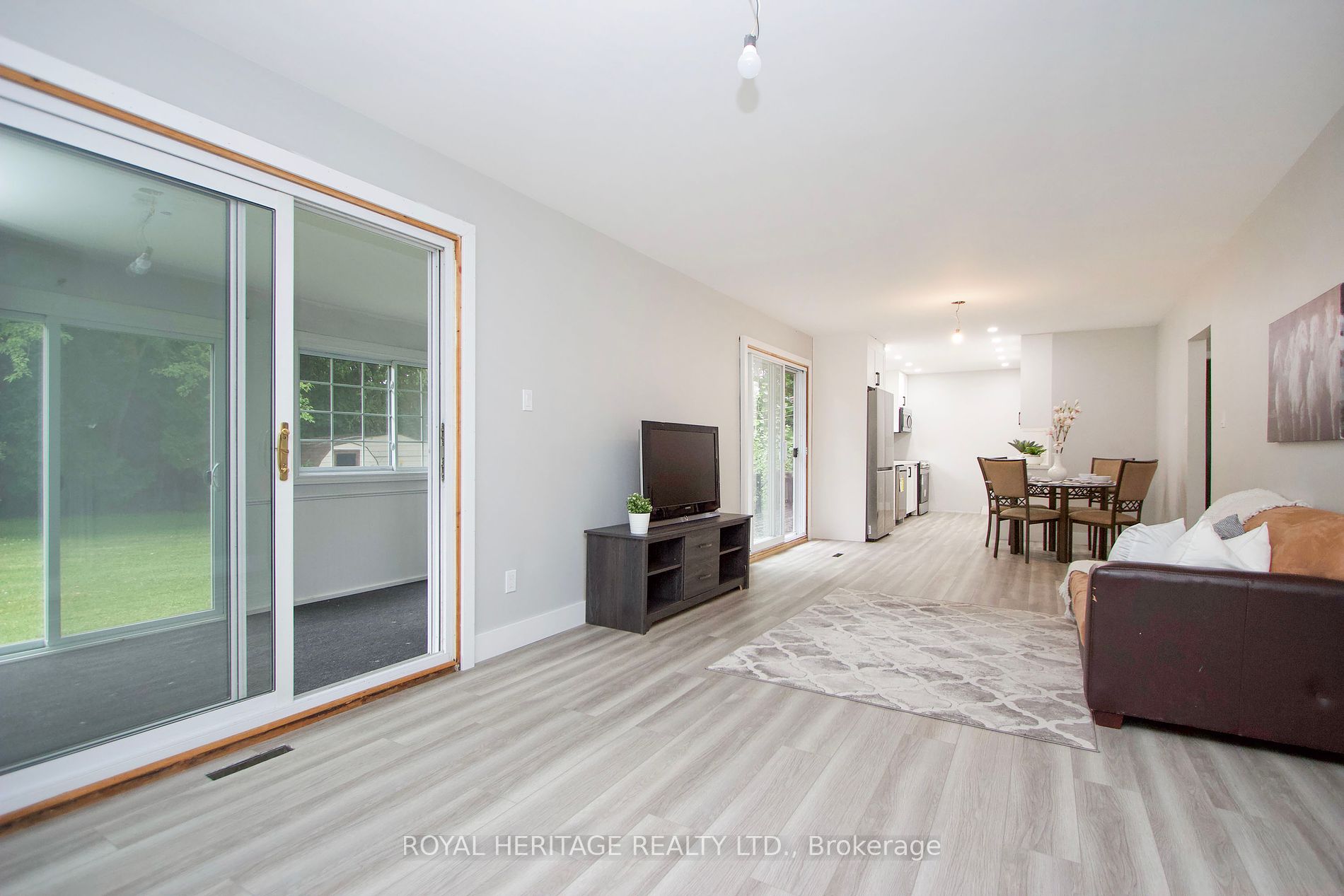 11450 Simcoe St Property Photo 8