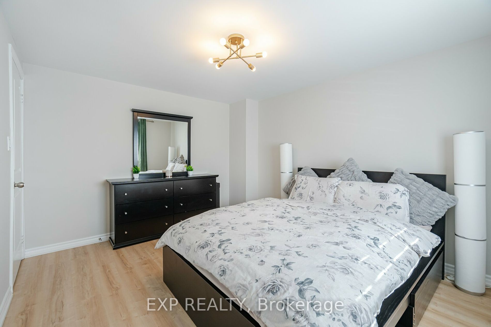 510 Sedan Cres Property Photo 15