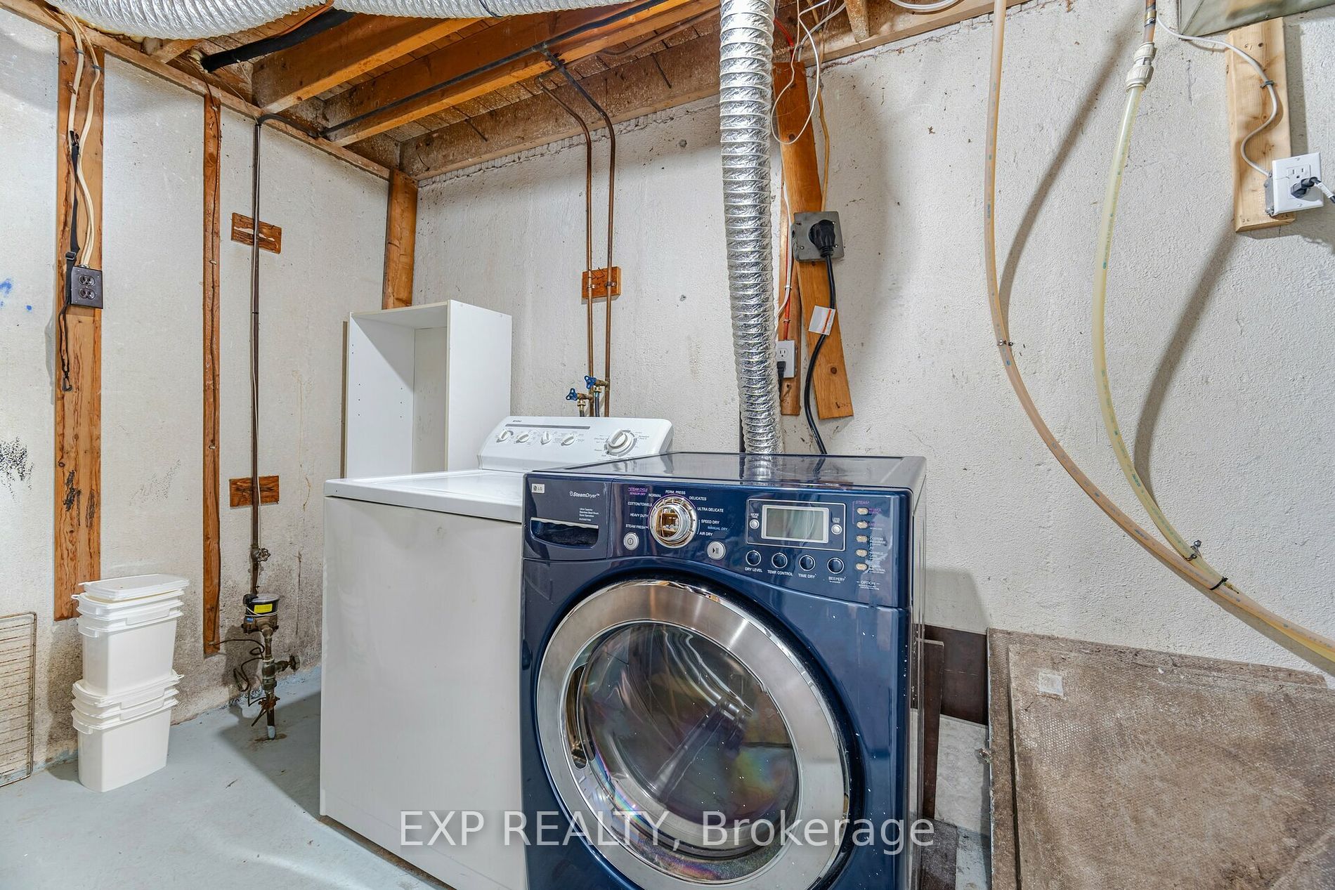 510 Sedan Cres Property Photo 27