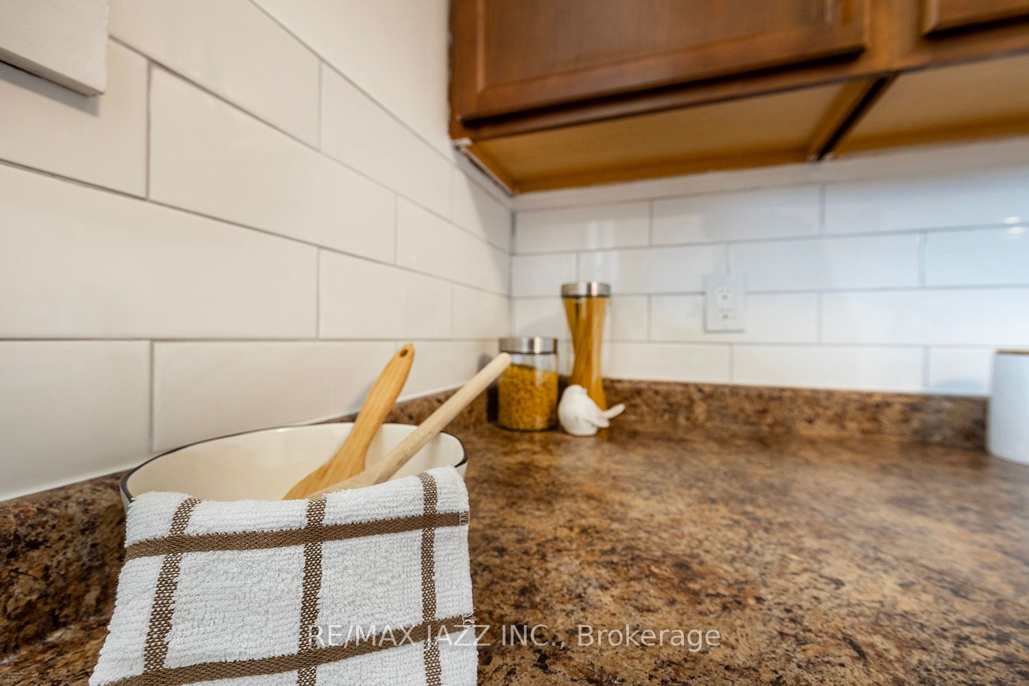 1333 Mary St N 70 Property Photo 6