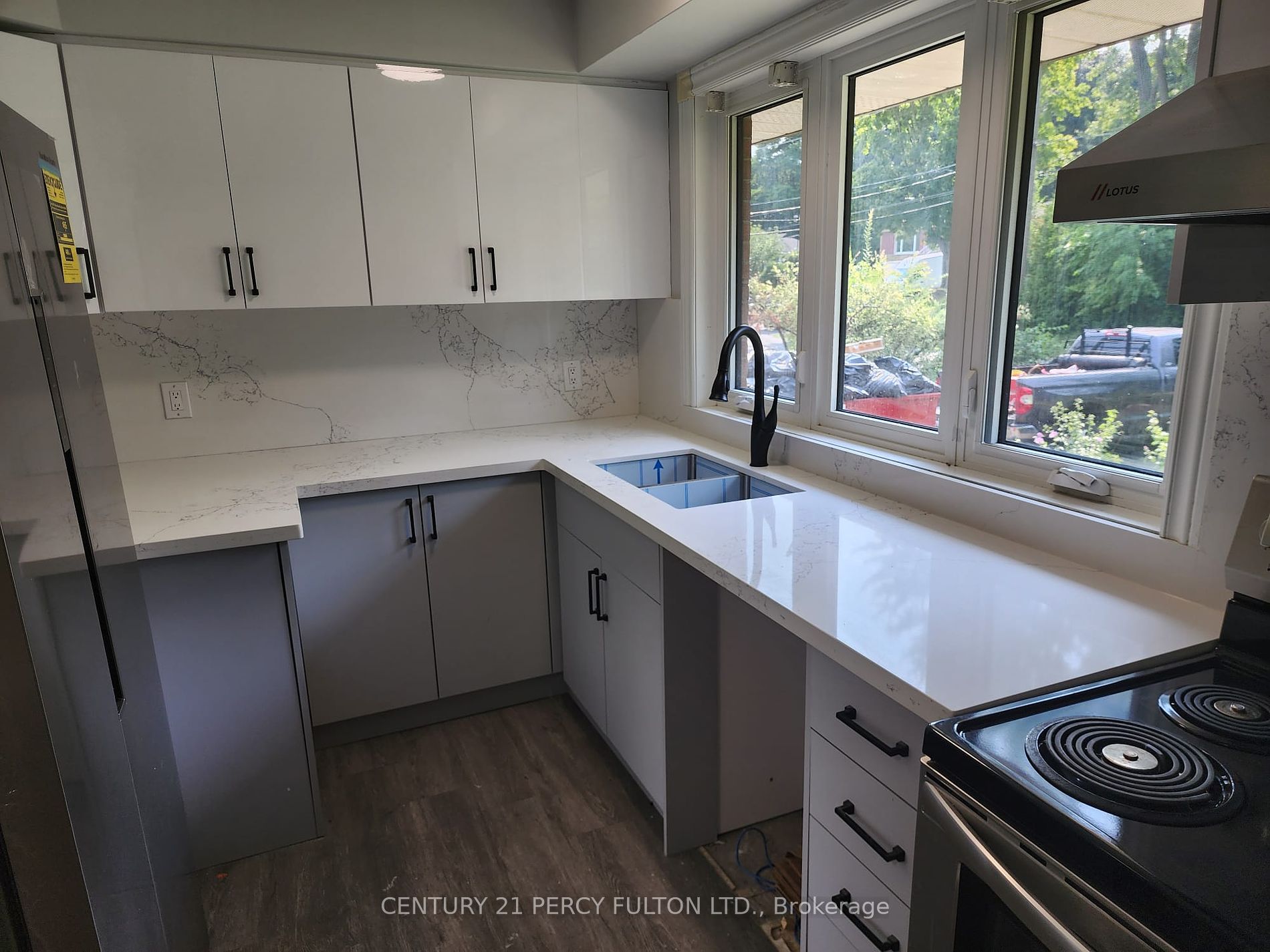 331 Jaybell Grve Property Photo 4