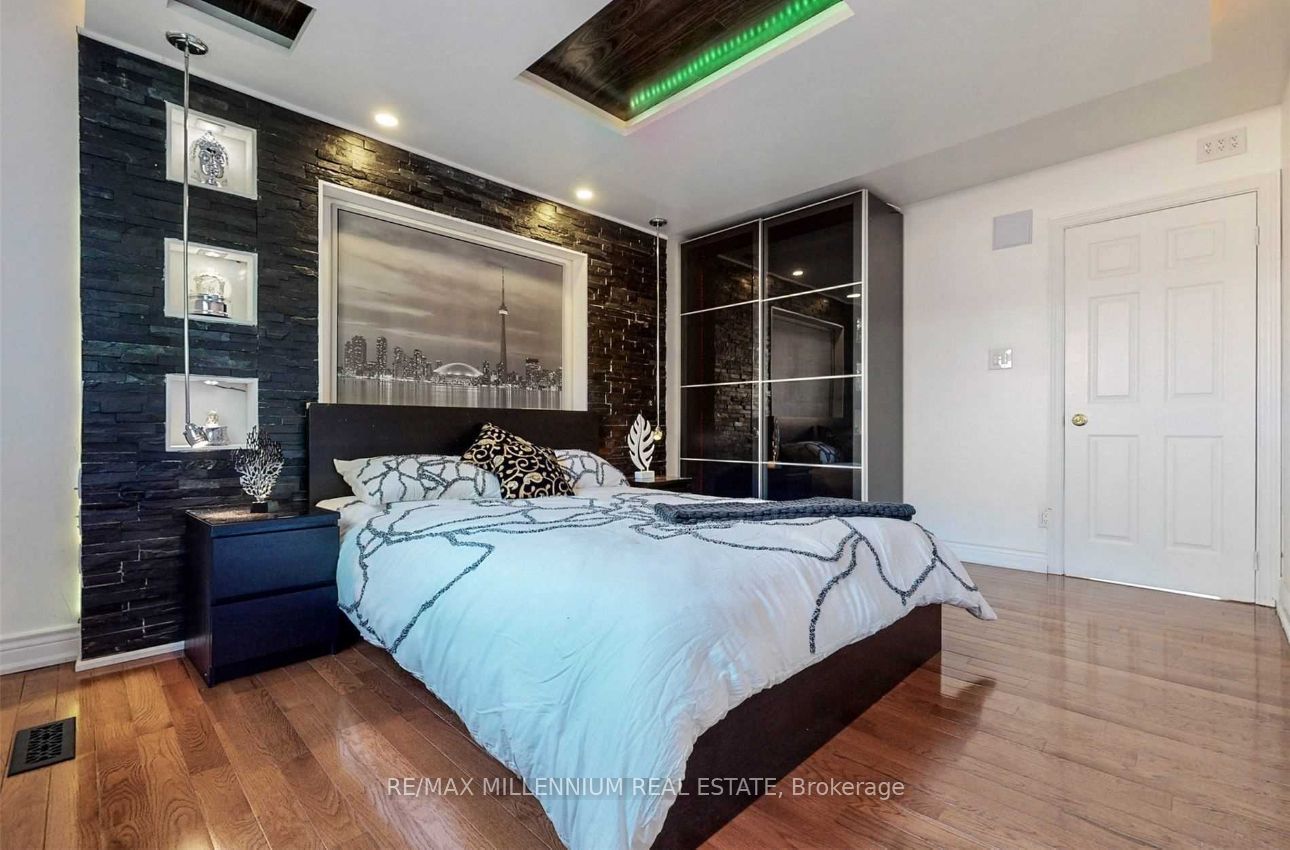 24 Royal Rouge Tr N Property Photo 5