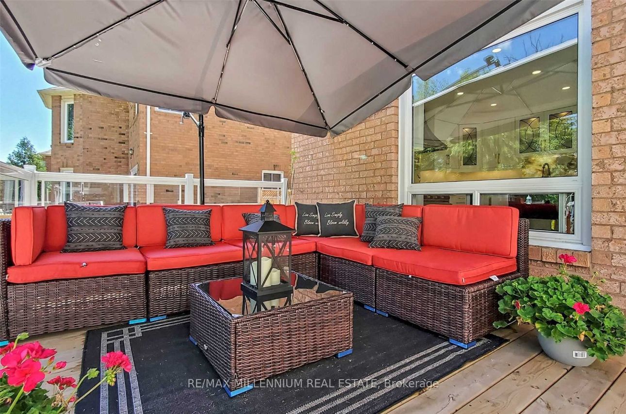 24 Royal Rouge Tr N Property Photo 7