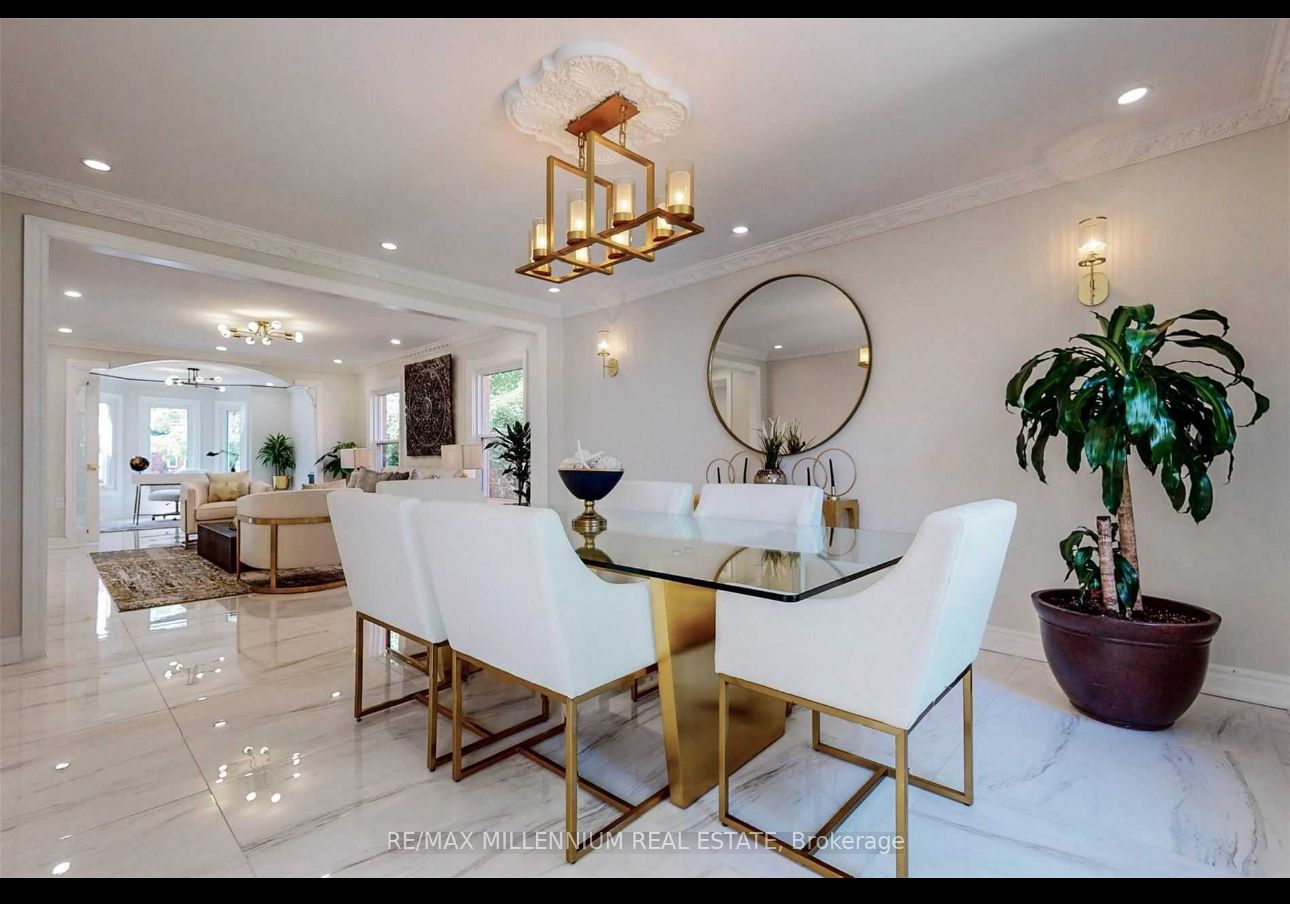 24 Royal Rouge Tr N Property Photo 13