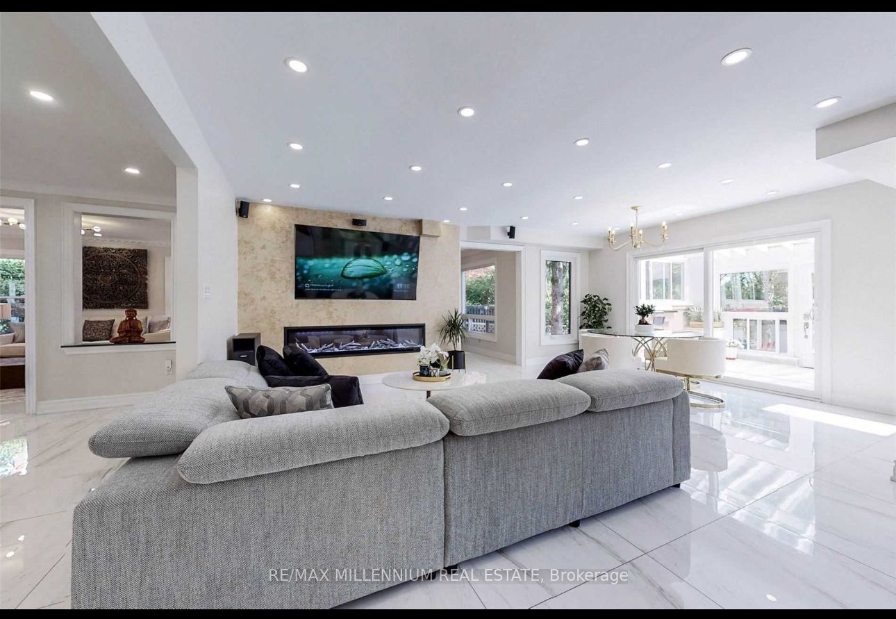 24 Royal Rouge Tr N Property Photo 14