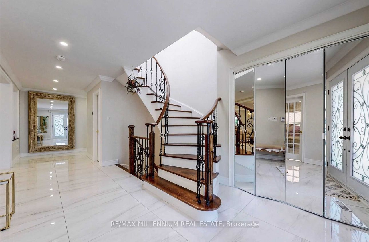 24 Royal Rouge Tr N Property Photo 17