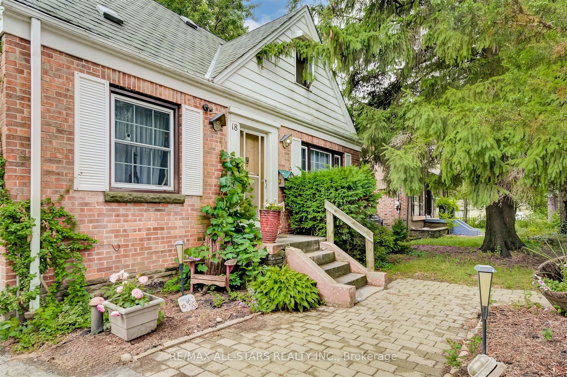 18 Aylesford Dr Property Photo 1