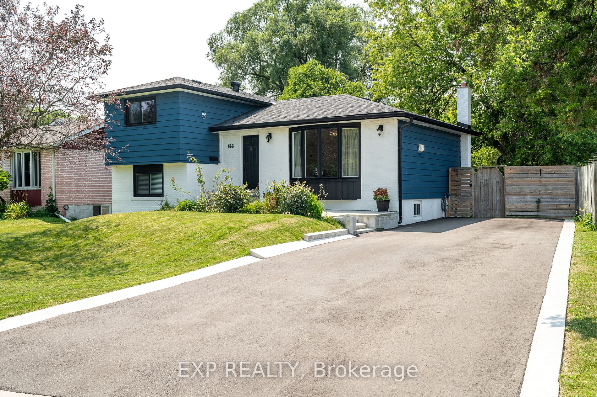 886 Reytan Blvd Property Photo 1