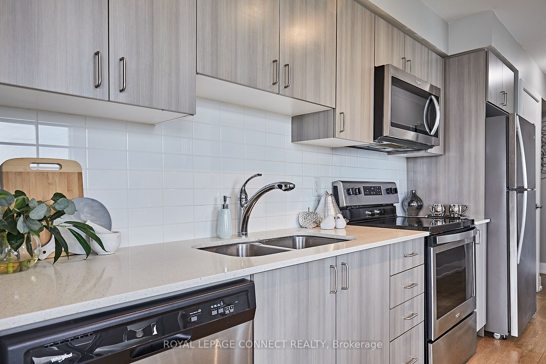 1255 Bayly St 02 Property Photo 7