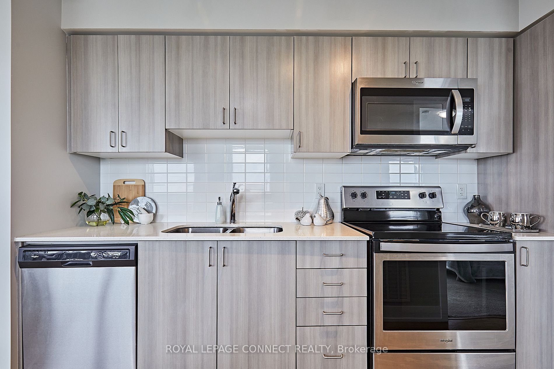 1255 Bayly St 02 Property Photo 8