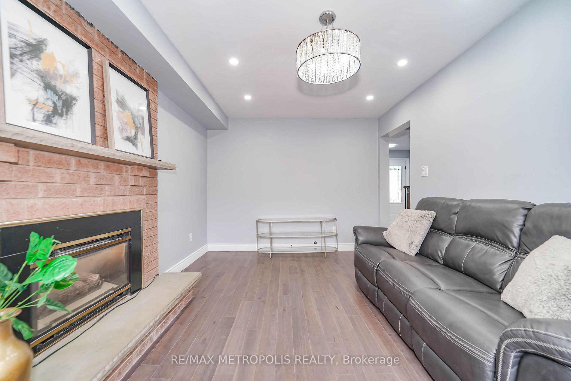 285 Senator St Property Photo 6