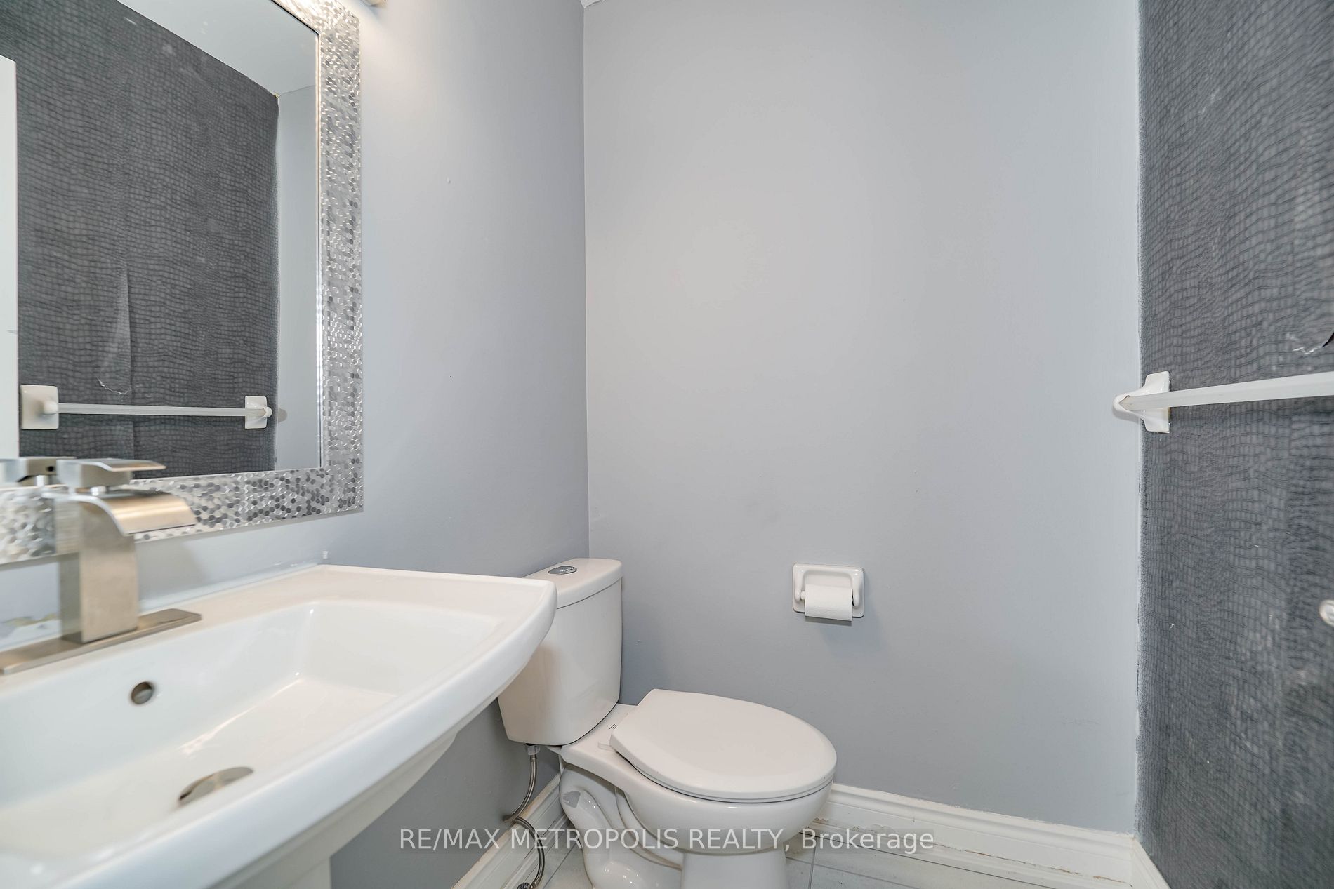 285 Senator St Property Photo 8