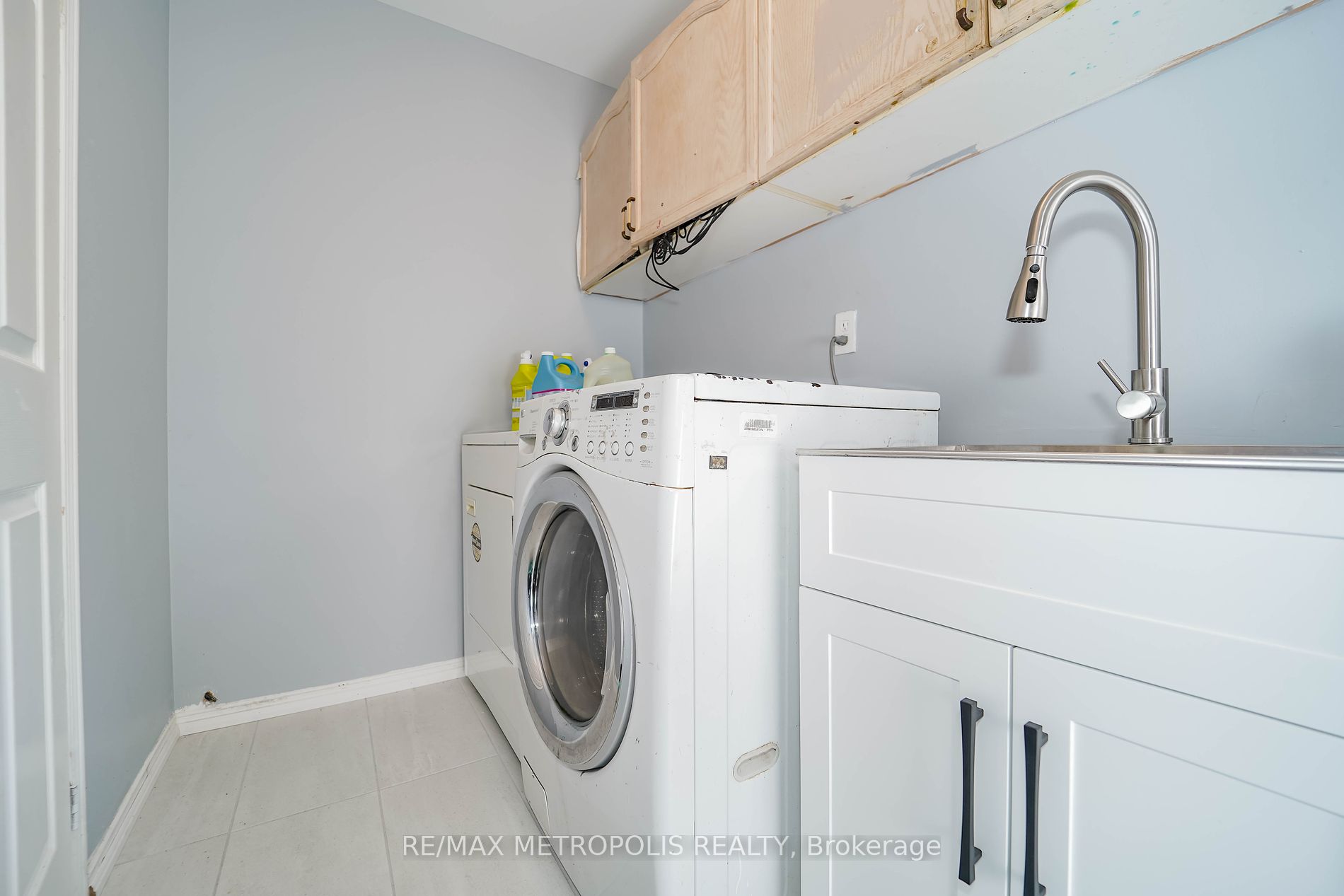 285 Senator St Property Photo 9