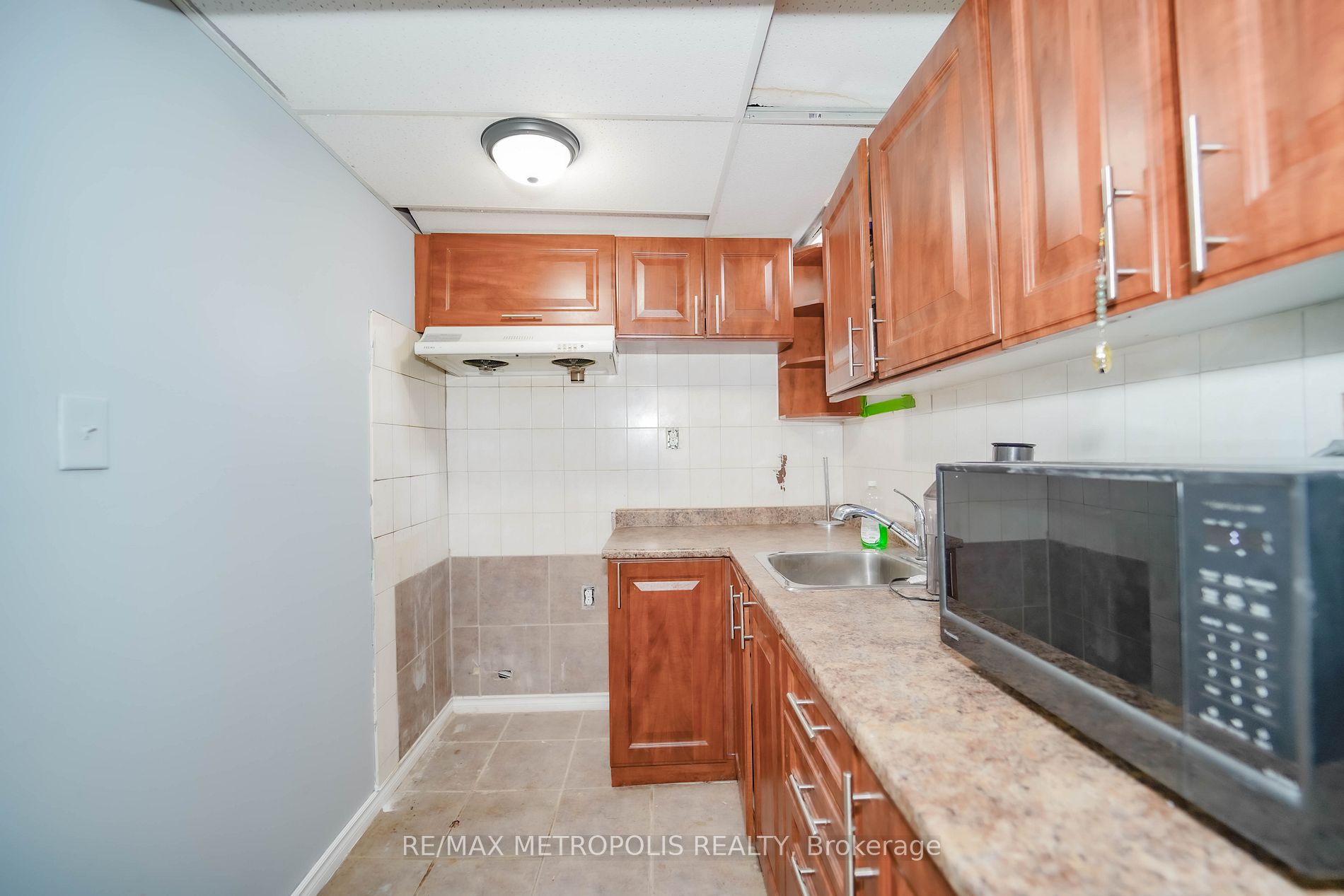 285 Senator St Property Photo 25